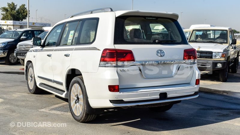 Big with watermark toyota land cruiser estuaire import dubai 5154