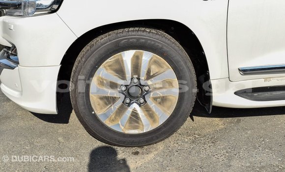 Acheter Import Voiture Toyota Land Cruiser Blanc à Import - Dubai, Estuaire Acheter Import Voiture Toyota Land Cruiser Blanc à Import - Dubai, Estuaire