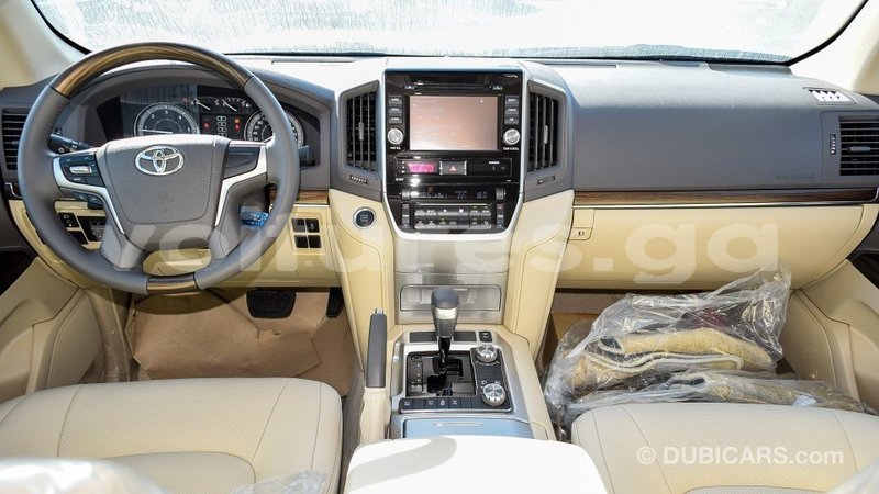 Big with watermark toyota land cruiser estuaire import dubai 5155