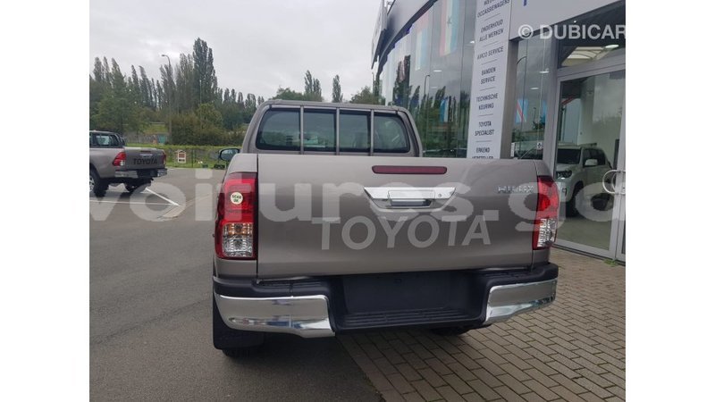 Big with watermark toyota hilux estuaire import dubai 5157