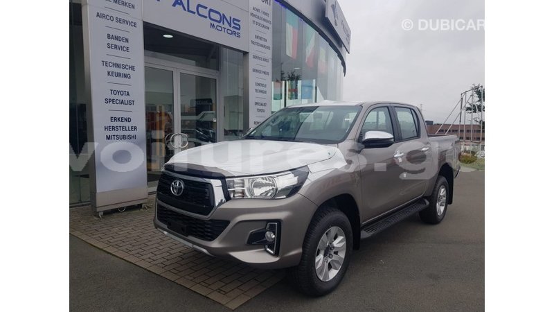 Big with watermark toyota hilux estuaire import dubai 5157