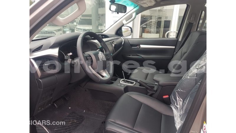 Big with watermark toyota hilux estuaire import dubai 5157