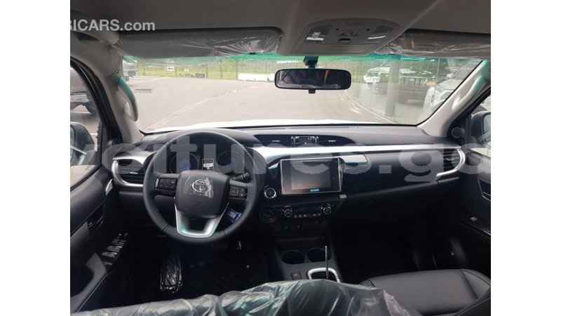 Big with watermark toyota hilux estuaire import dubai 5157