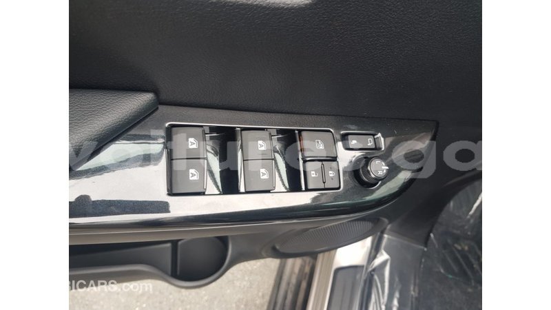 Big with watermark toyota hilux estuaire import dubai 5157