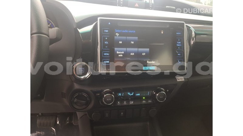 Big with watermark toyota hilux estuaire import dubai 5157