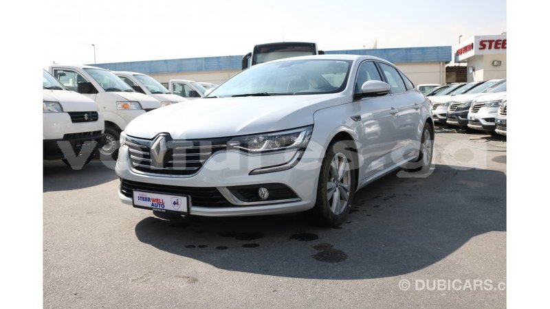 Big with watermark renault talisman estuaire import dubai 5165