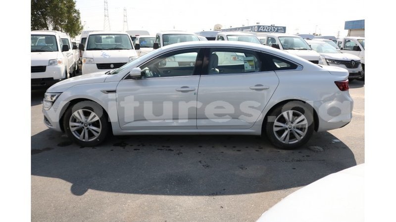 Big with watermark renault talisman estuaire import dubai 5165