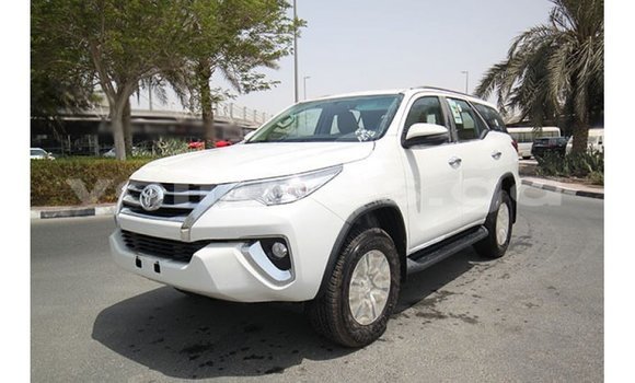 Acheter Import Voiture Toyota Fortuner Blanc à Import - Dubai, Estuaire Acheter Import Voiture Toyota Fortuner Blanc à Import - Dubai, Estuaire
