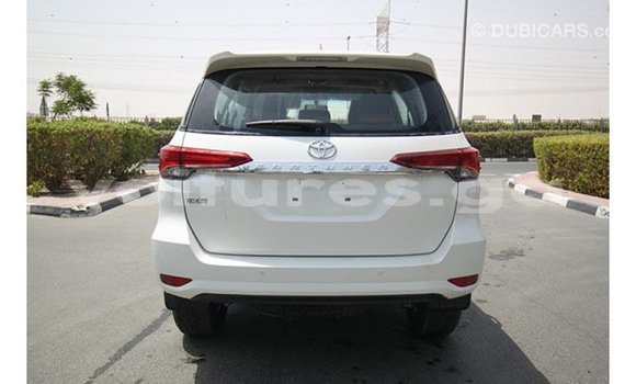 Acheter Import Voiture Toyota Fortuner Blanc à Import - Dubai, Estuaire Acheter Import Voiture Toyota Fortuner Blanc à Import - Dubai, Estuaire