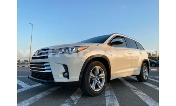 Acheter Import Voiture Toyota Highlander Blanc à Import - Dubai, Estuaire Acheter Import Voiture Toyota Highlander Blanc à Import - Dubai, Estuaire