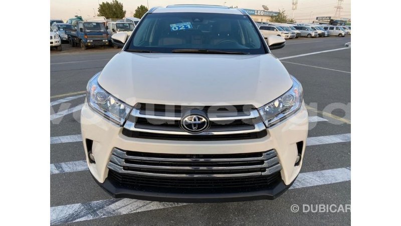 Big with watermark toyota highlander estuaire import dubai 5171