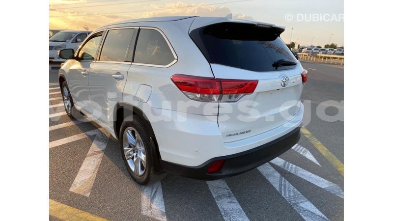 Big with watermark toyota highlander estuaire import dubai 5171