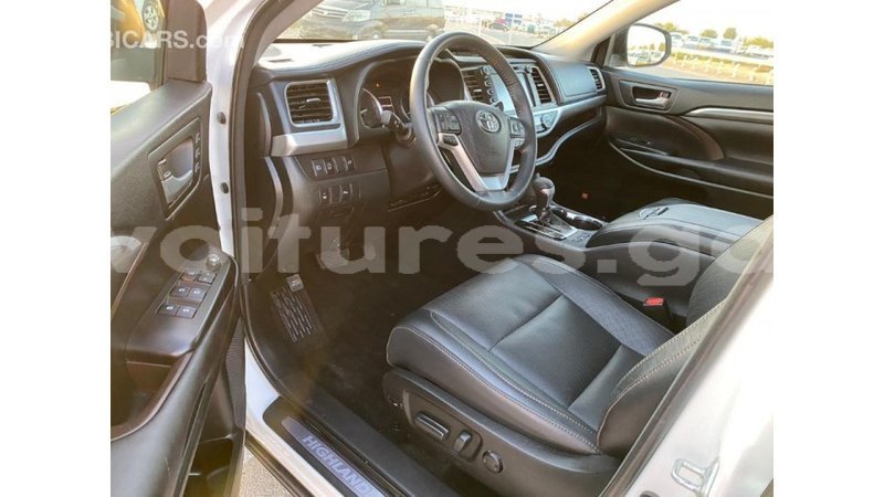 Big with watermark toyota highlander estuaire import dubai 5171