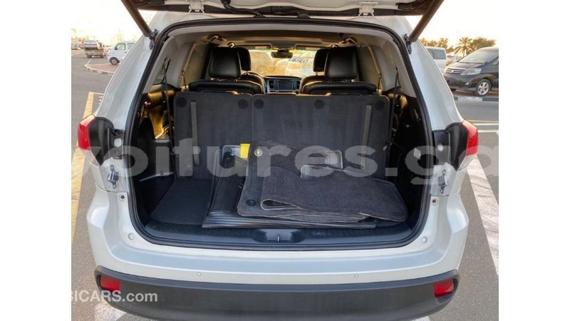 Big with watermark toyota highlander estuaire import dubai 5171