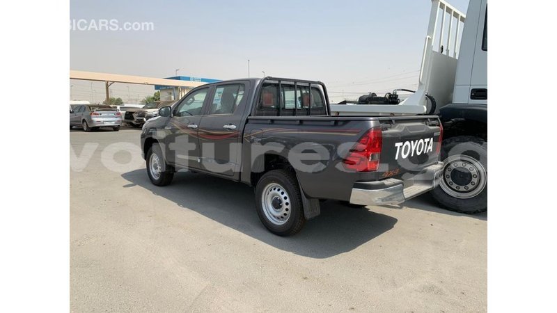 Big with watermark toyota hilux estuaire import dubai 5179