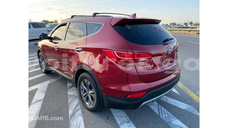 Big with watermark hyundai santa fe estuaire import dubai 5183