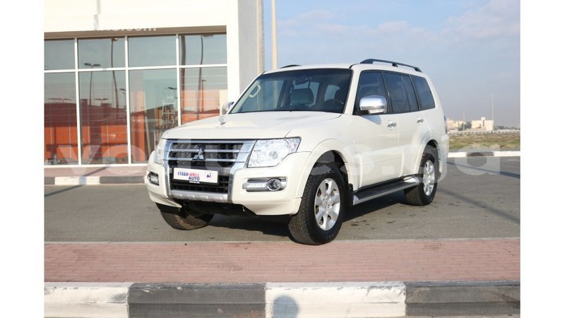 Big with watermark mitsubishi pajero estuaire import dubai 5185