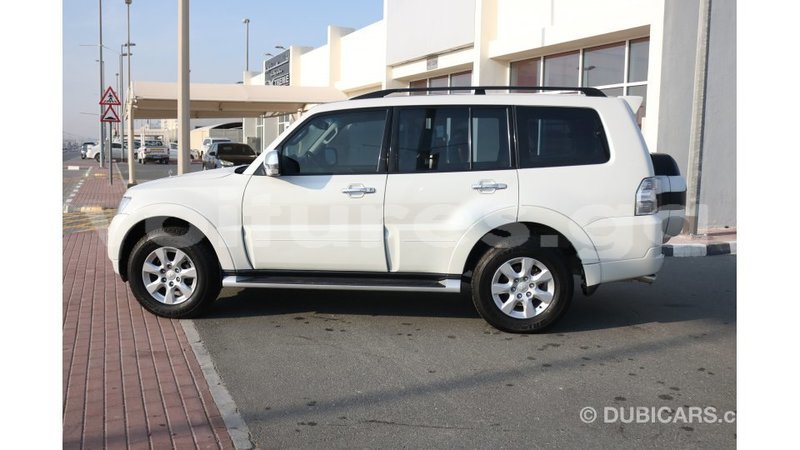 Big with watermark mitsubishi pajero estuaire import dubai 5185