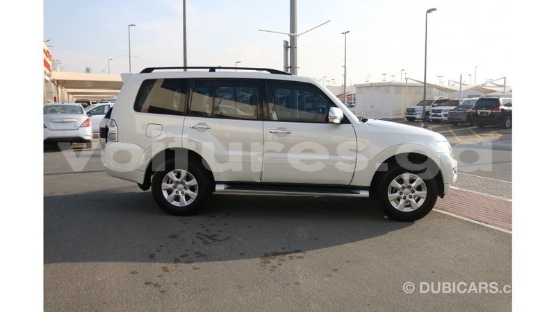 Big with watermark mitsubishi pajero estuaire import dubai 5185