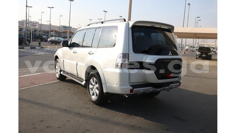 Big with watermark mitsubishi pajero estuaire import dubai 5185