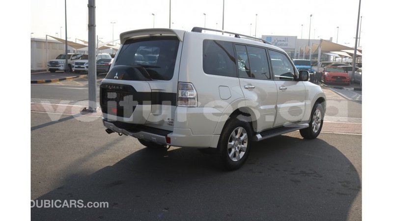 Big with watermark mitsubishi pajero estuaire import dubai 5185