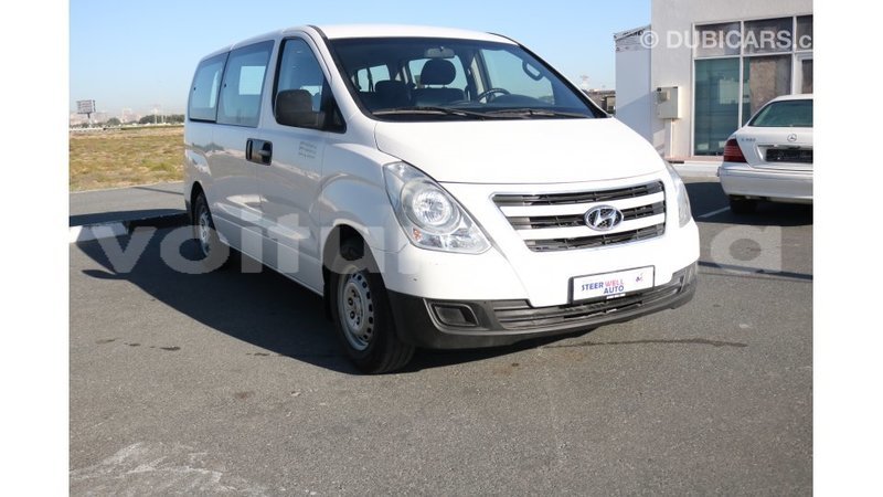 Big with watermark hyundai chorus estuaire import dubai 5190