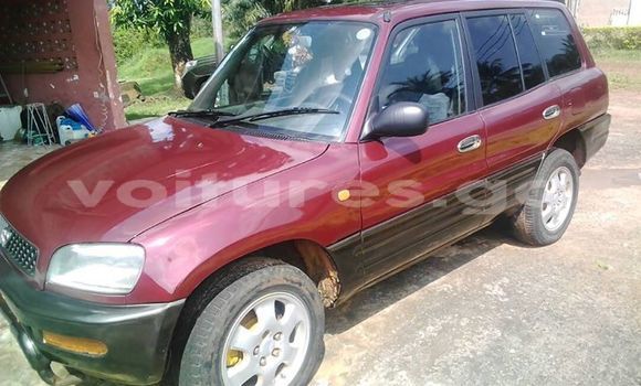 Acheter Occasion Voiture Toyota RAV4 Rouge à Libreville au Estuaire Acheter Occasion Voiture Toyota RAV4 Rouge à Libreville au Estuaire