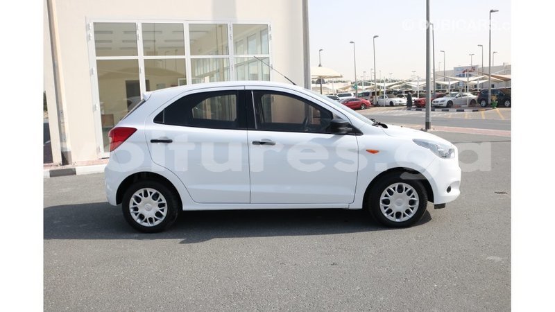 Big with watermark ford club wagon estuaire import dubai 5192