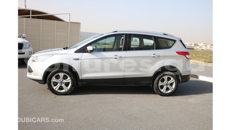 Big with watermark ford escape estuaire import dubai 5193