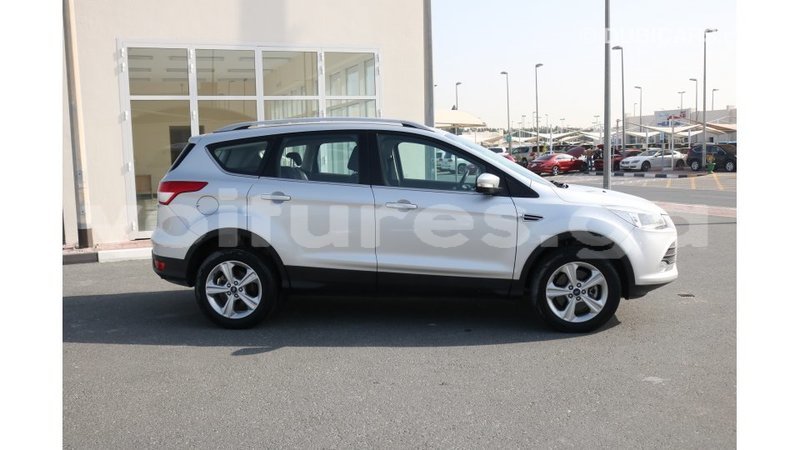 Big with watermark ford escape estuaire import dubai 5193