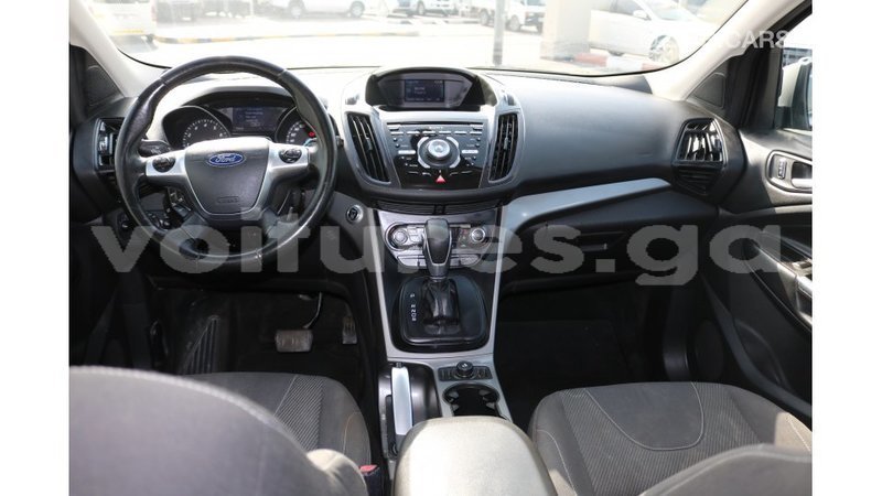 Big with watermark ford escape estuaire import dubai 5193