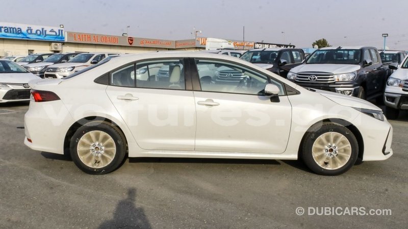 Big with watermark toyota corolla estuaire import dubai 5196