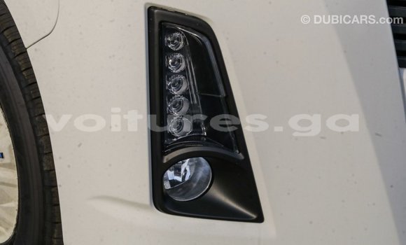 Acheter Import Voiture Toyota Hiace Blanc à Import - Dubai, Estuaire Acheter Import Voiture Toyota Hiace Blanc à Import - Dubai, Estuaire