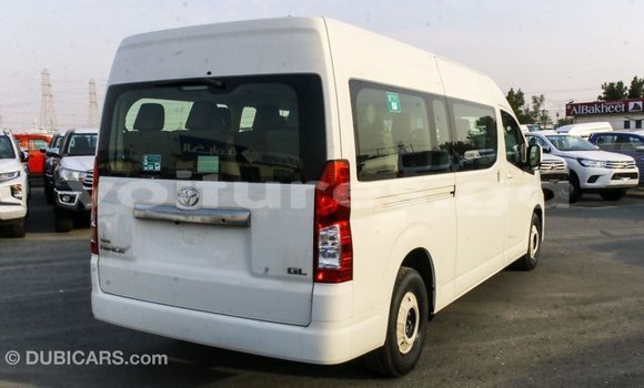 Acheter Import Voiture Toyota Hiace Blanc à Import - Dubai, Estuaire Acheter Import Voiture Toyota Hiace Blanc à Import - Dubai, Estuaire