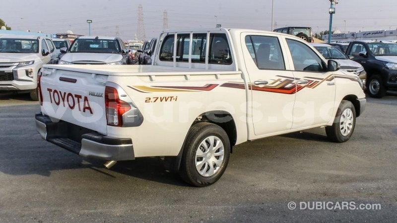 Big with watermark toyota hilux estuaire import dubai 5199