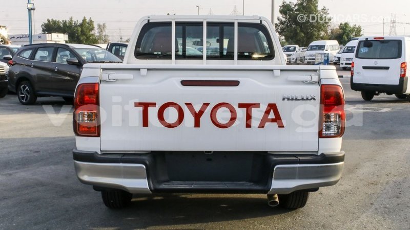 Big with watermark toyota hilux estuaire import dubai 5199