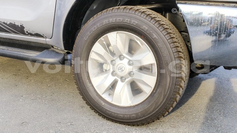 Big with watermark toyota hilux estuaire import dubai 5200