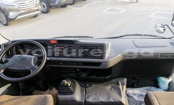 Acheter Import Voiture Toyota Coaster Blanc à Import - Dubai, Estuaire Acheter Import Voiture Toyota Coaster Blanc à Import - Dubai, Estuaire