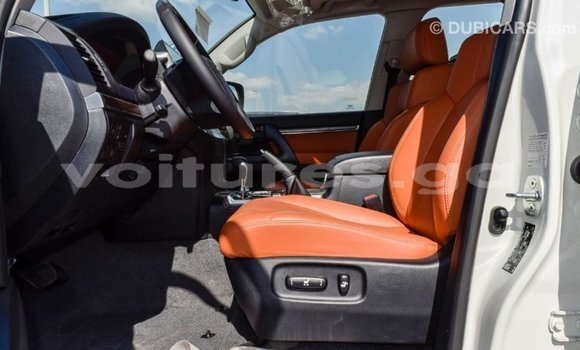 Acheter Import Voiture Toyota Land Cruiser Blanc à Import - Dubai, Estuaire Acheter Import Voiture Toyota Land Cruiser Blanc à Import - Dubai, Estuaire