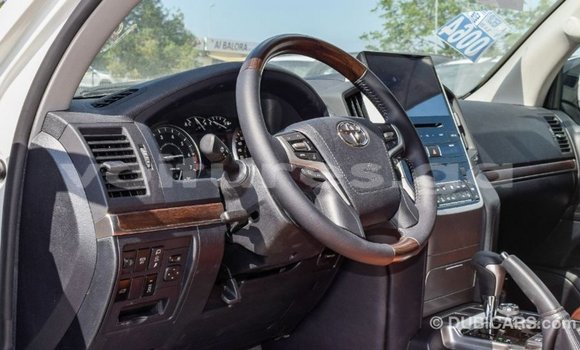 Acheter Import Voiture Toyota Land Cruiser Blanc à Import - Dubai, Estuaire Acheter Import Voiture Toyota Land Cruiser Blanc à Import - Dubai, Estuaire