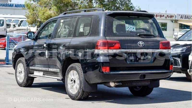 Big with watermark toyota land cruiser estuaire import dubai 5207