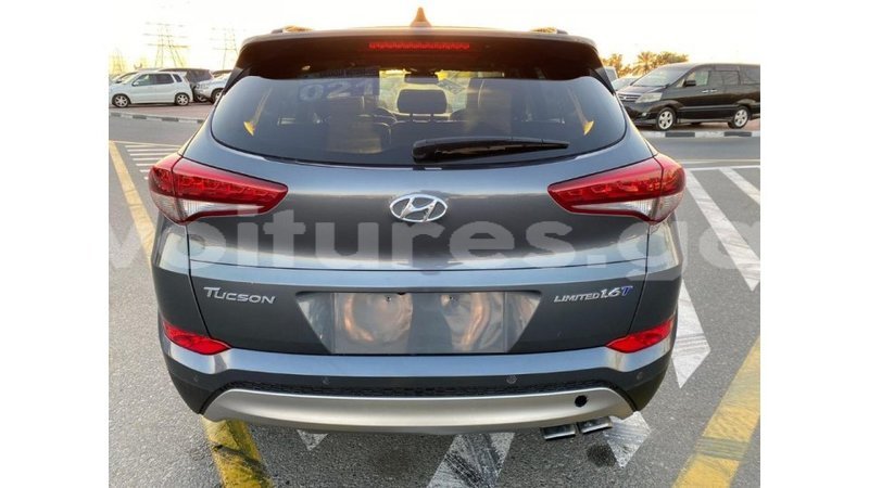 Big with watermark hyundai tucson estuaire import dubai 5208