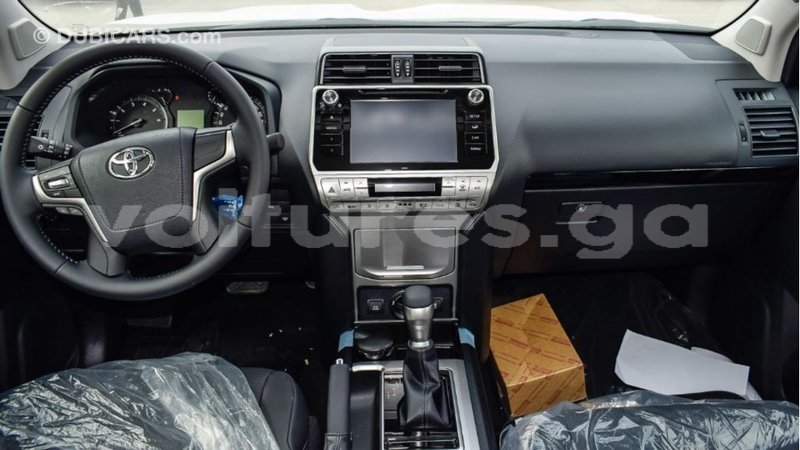 Big with watermark toyota prado estuaire import dubai 5209