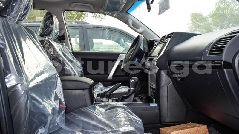 Big with watermark toyota prado estuaire import dubai 5209