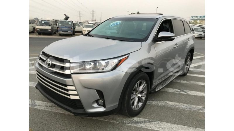 Big with watermark toyota highlander estuaire import dubai 5212