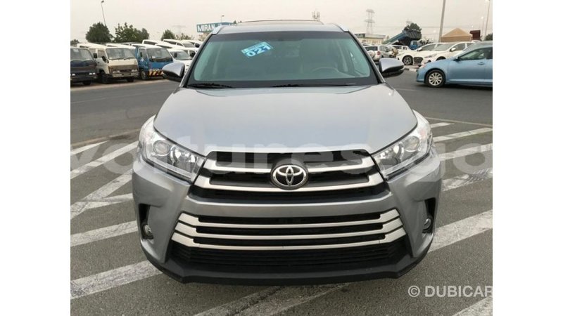 Big with watermark toyota highlander estuaire import dubai 5212