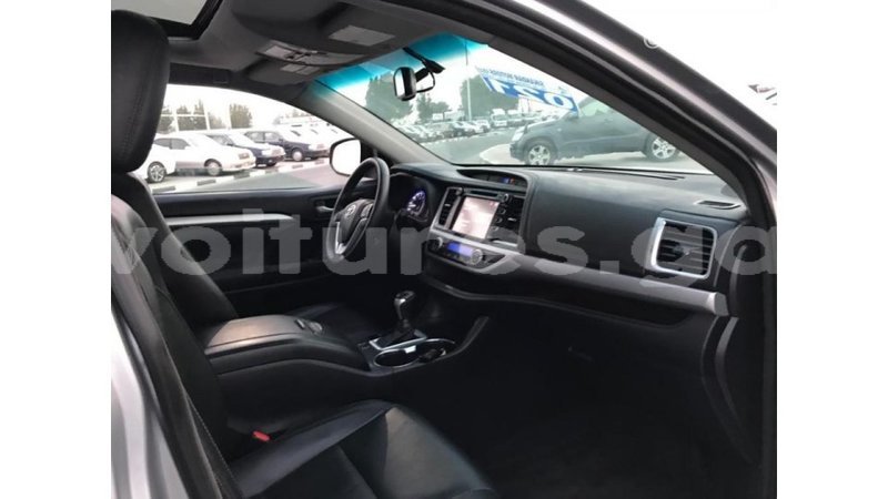 Big with watermark toyota highlander estuaire import dubai 5212