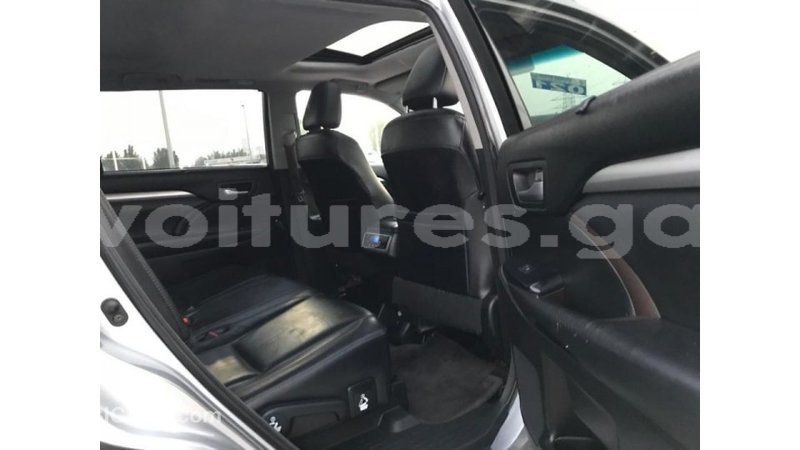 Big with watermark toyota highlander estuaire import dubai 5212