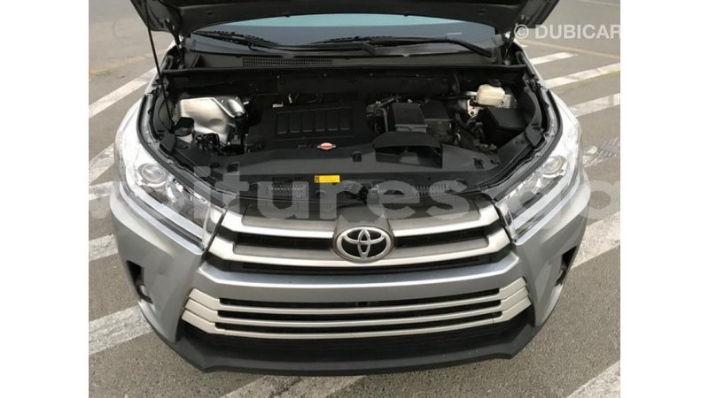 Big with watermark toyota highlander estuaire import dubai 5212