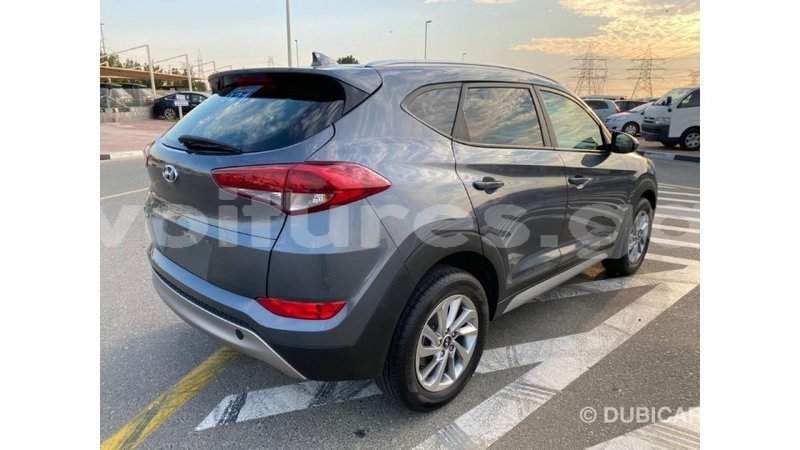 Big with watermark hyundai tucson estuaire import dubai 5214